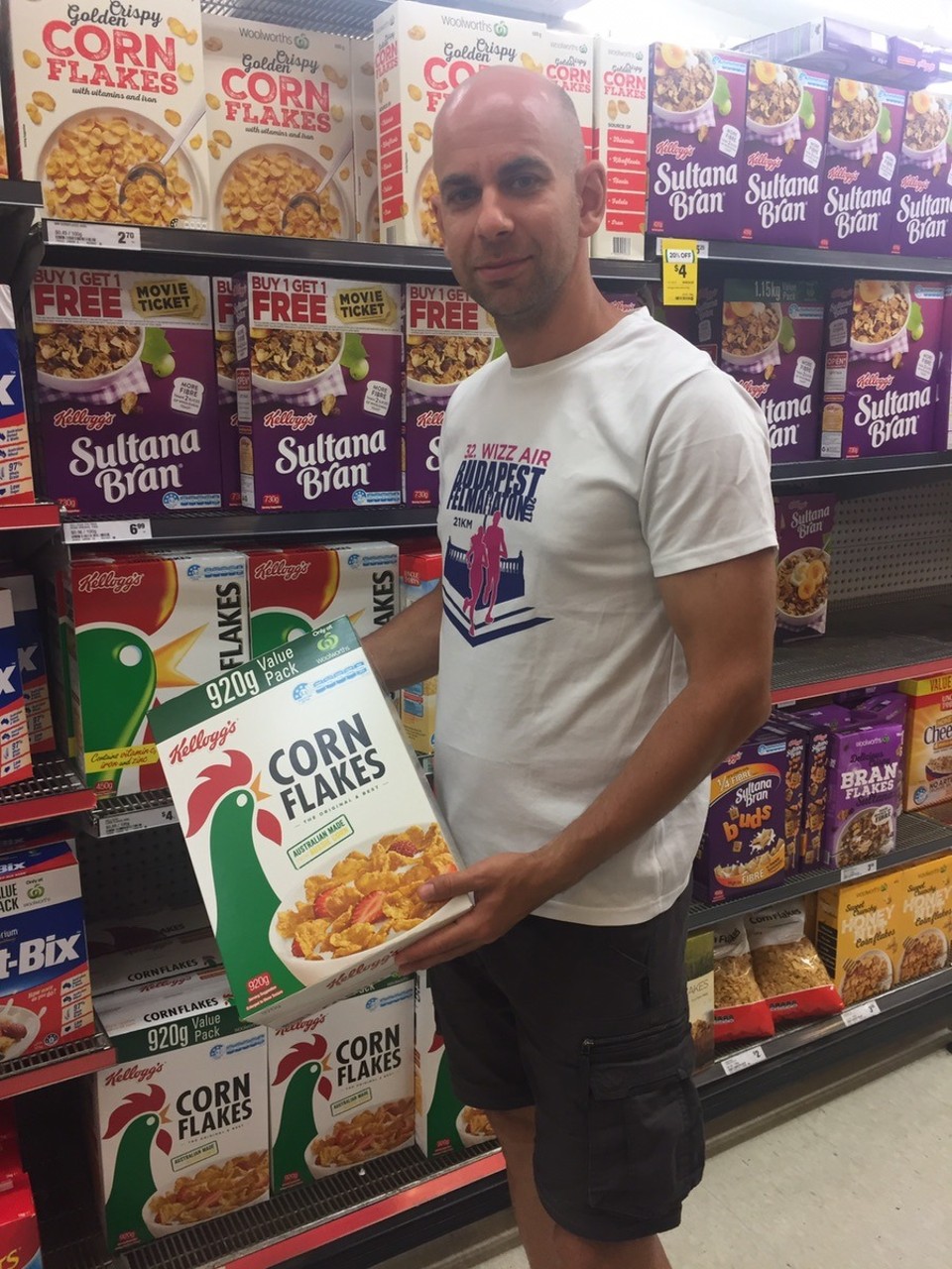 Australia - Darwin - Gondoltuk, viszünk haza apunak egy kis corn flakes-t, de olyan nagy volt, hogy nem fért volna be a táskába ;)