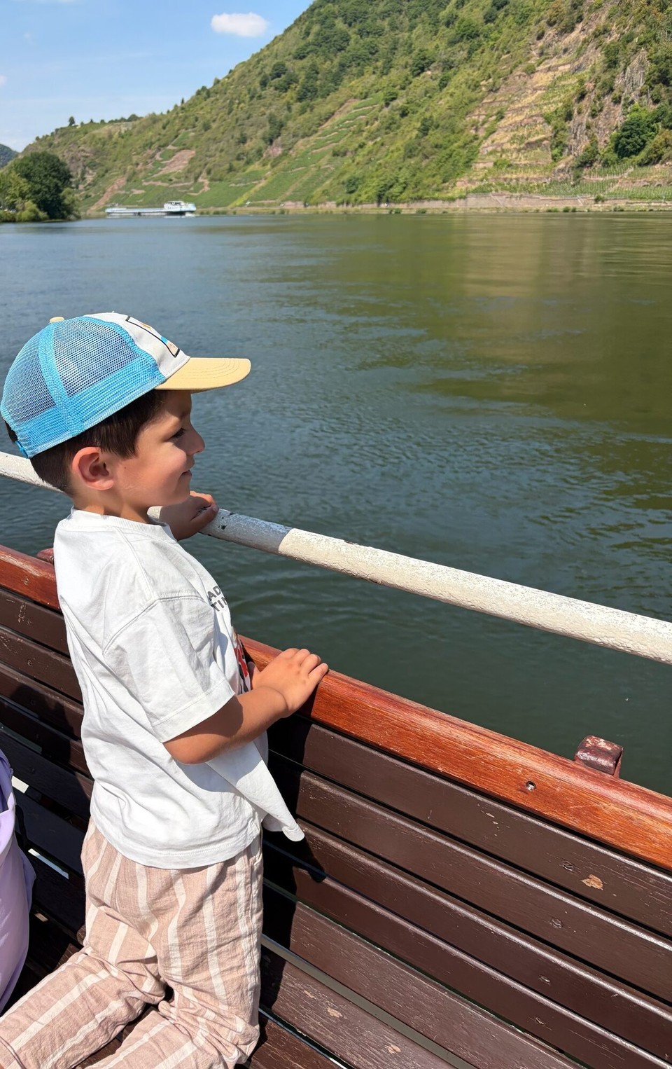 Deutschland - Bremm - Um in die Stadt zu kommen, musste die Mosel mit einer kleinen Autofähre überquert werden.