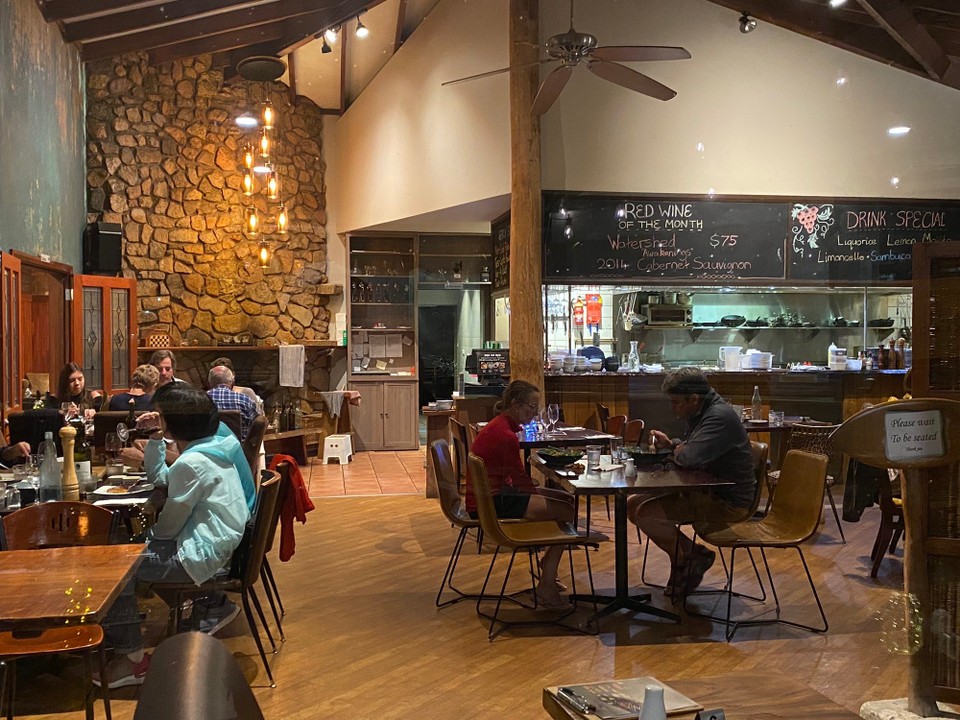 Australien - Gnarabup - Gegen Abend setzte starker Regen ein.
Zum Nachessen fuhren wir nach Margarete River in ein typisches Australien Restaurant
