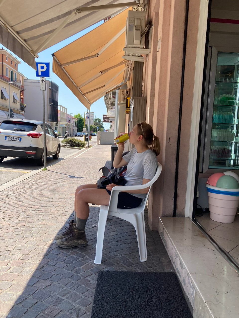 Italien - Jesolo - Nochn Getränk vor der Eisdiele 