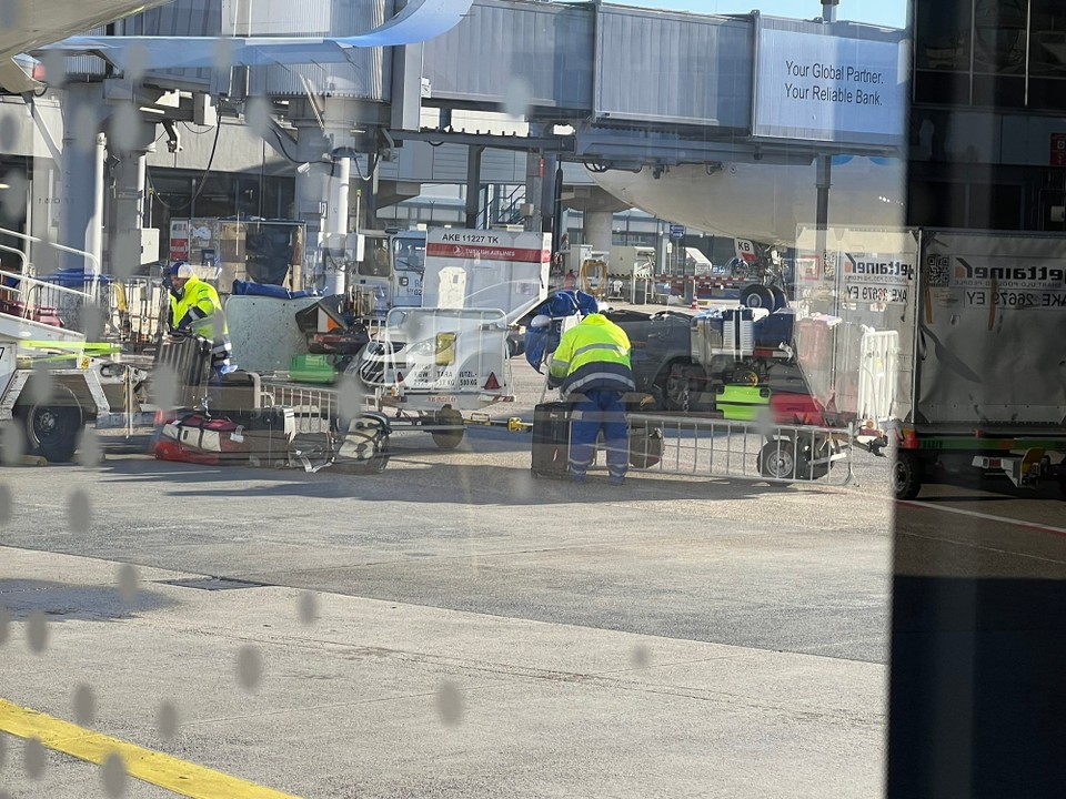 Deutschland - Frankfurt am Main - Natürlich kommt auch das Gepäck mit