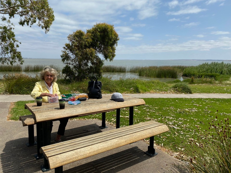 Australien - Murray Bridge - Stop auf dem Picknickplatz am Albertsee in Menningie
