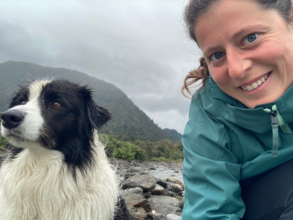 Neuseeland - Westland National Park - Als es mal kurz nicht schüttet, mach ich mit Ruby einen Ausflug zum nahegelegenen Fluss