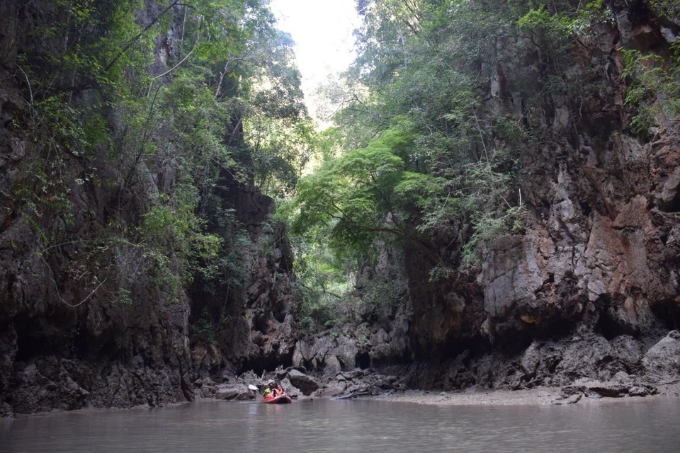 Thailand - Amphoe Takua Thung - Im inneren der Insel