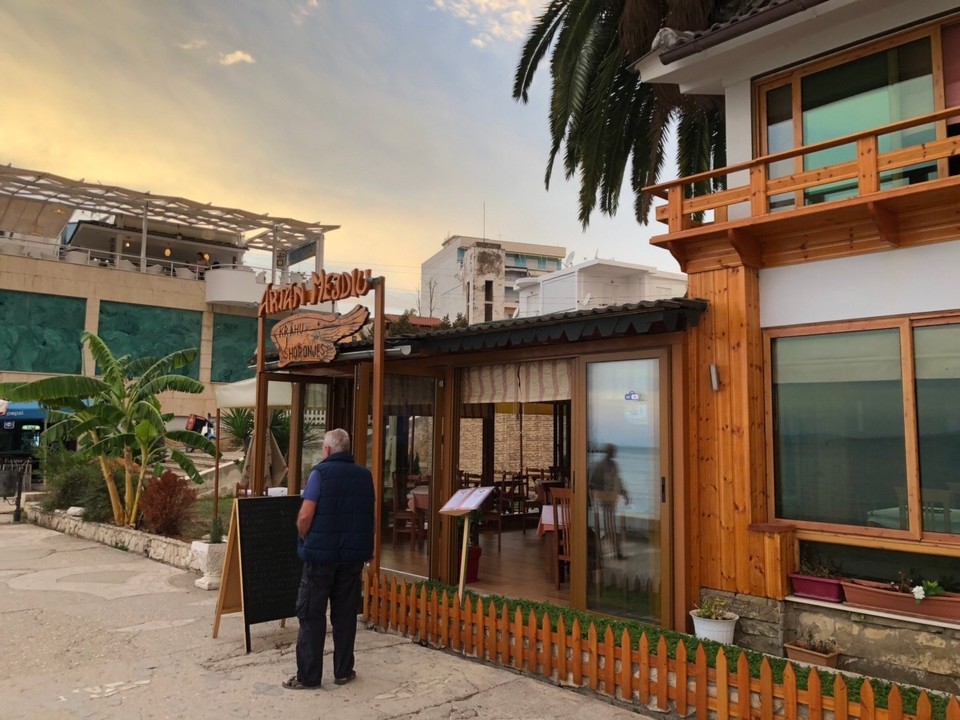Albanien - Saranda - Nettes Restaurant gefunden.