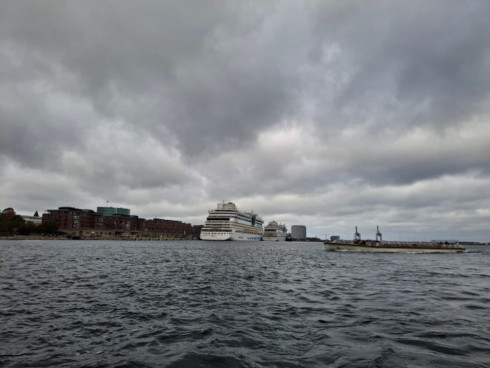 Dänemark - Nyhavn (Københavns Havn) - Es liegen wieder zwei Kreuzfahrtschiffe von AIDA im Hafen 🤣