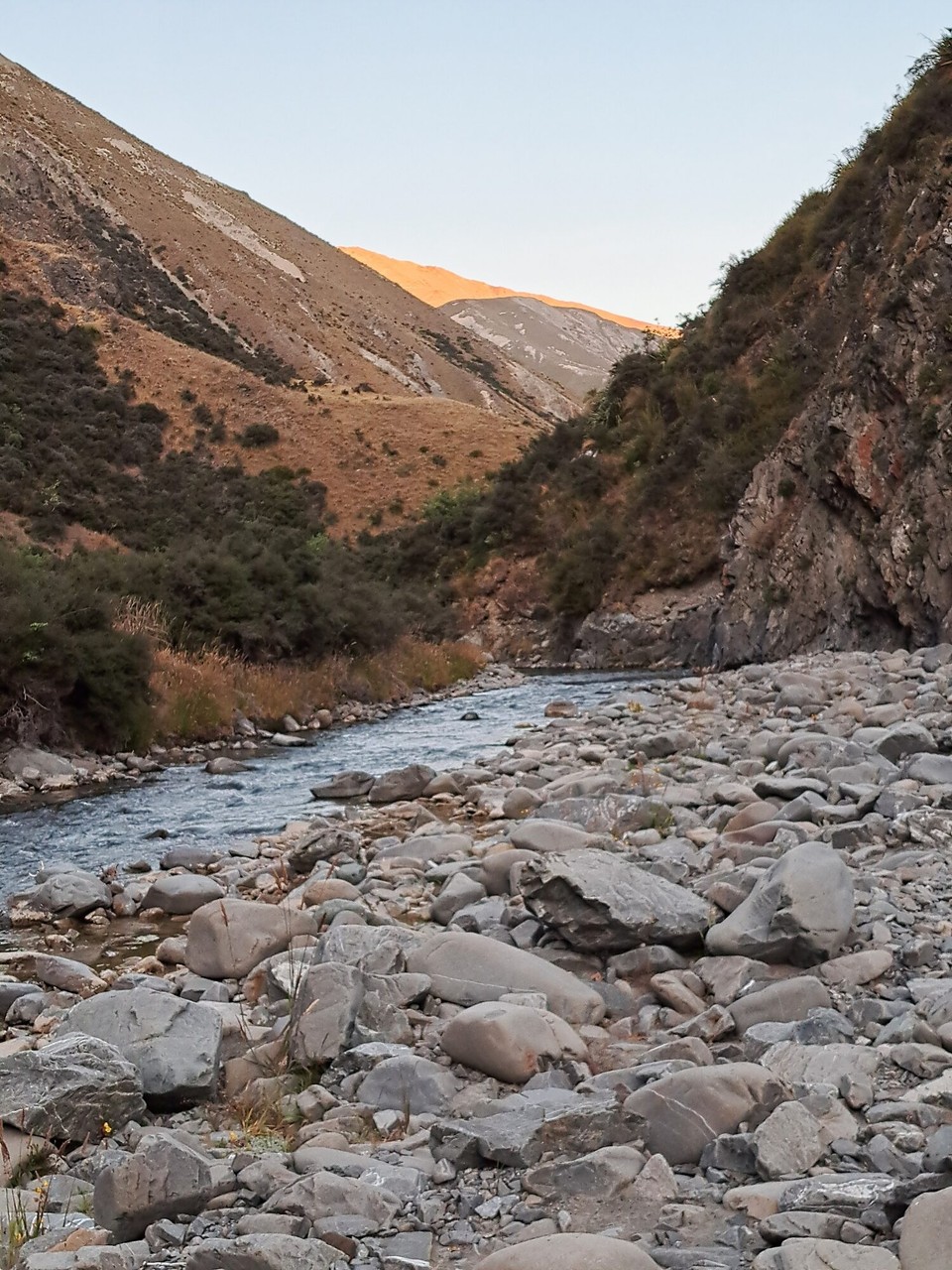 Neuseeland - Ashburton Lakes - Die nächsten 10km dem Fluss entlang 
