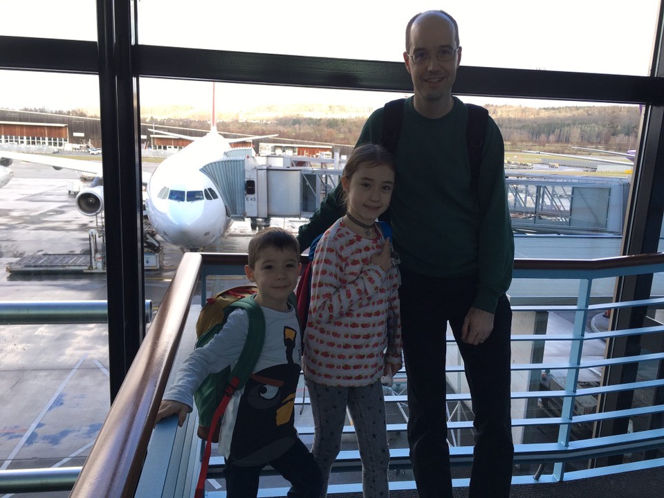 Schweiz - Kloten - Am Gate E43 vor unserem Flugzeug