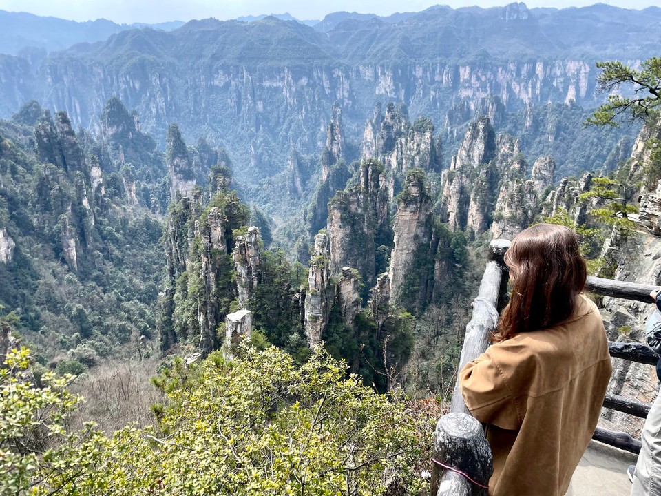China - Zhangjiajie - s Ganze vo obe bestuune