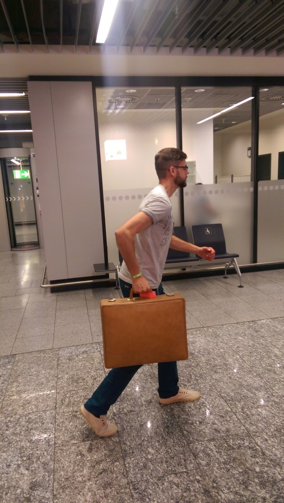 Deutschland - Frankfurt am Main - Der geilste Handgepäck Koffer ever....