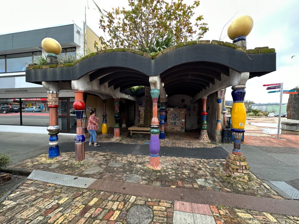 Neuseeland - Paihia - Toiletten von Hunderwasser