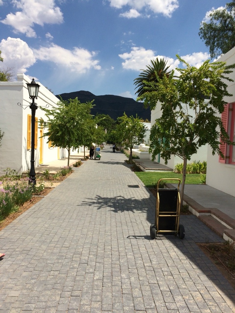 Südafrika - Graaff-Reinet - Das Drosdty Hotel besteht aus mehreren einzelnen Gebäuden. 
Das Drosdty wurde 1806 für den Landvogt errichtet und besitzt heute wieder sein typisches kap-holländisches Aussehen