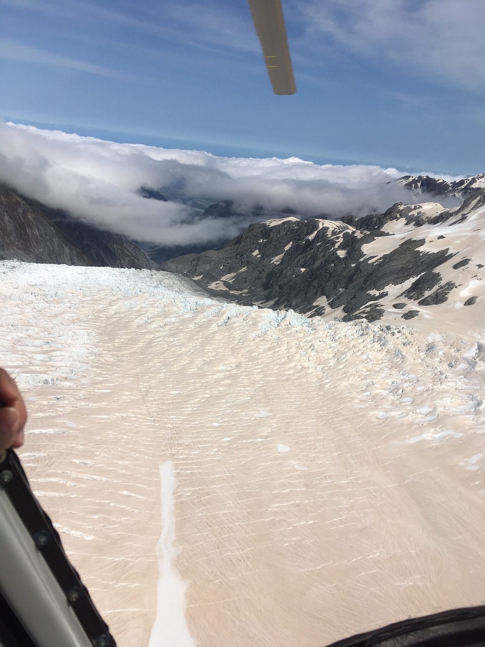 Neuseeland - Fox Glacier - Das rote ist Asche vom Brand in Australien!