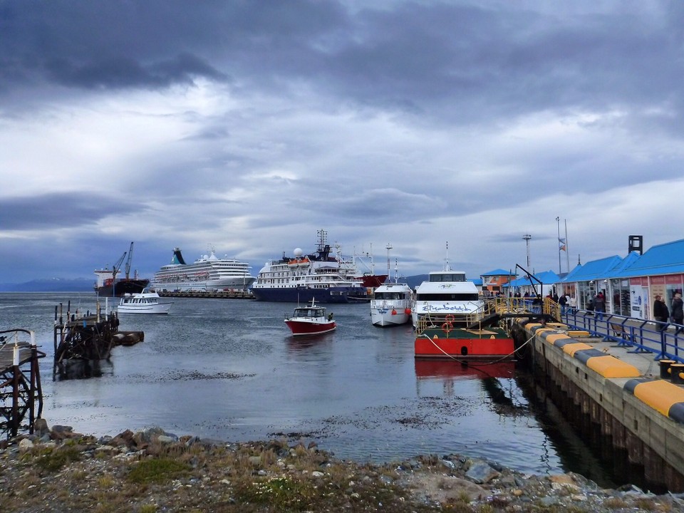 Argentinien - Ushuaia - Im Hintergrund die Artania