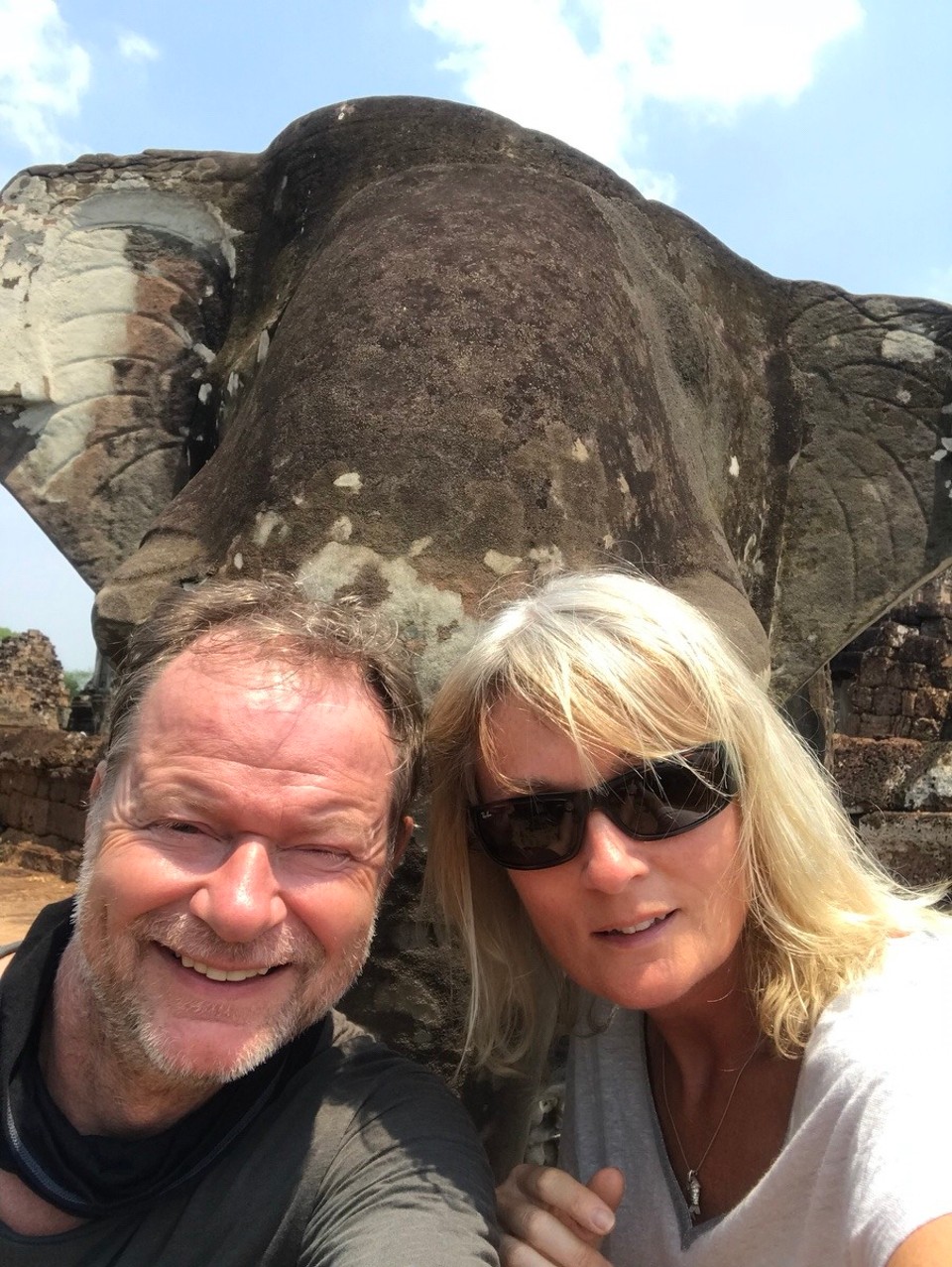 Cambodia - Siem Reap - Elephant statue selfie