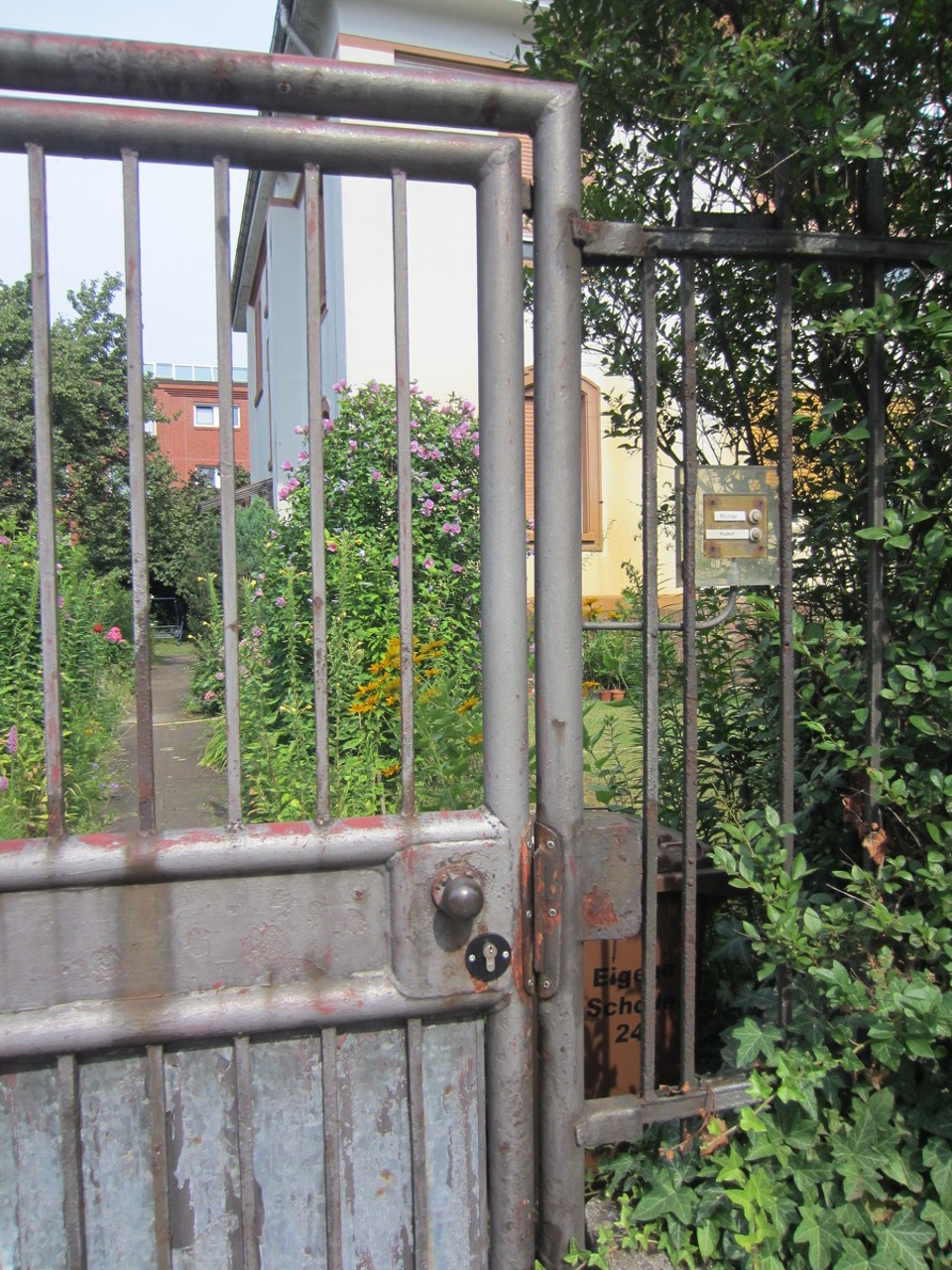Deutschland - Mannheim - - Müßte ja wirklich mal wieder gestrichen werden!