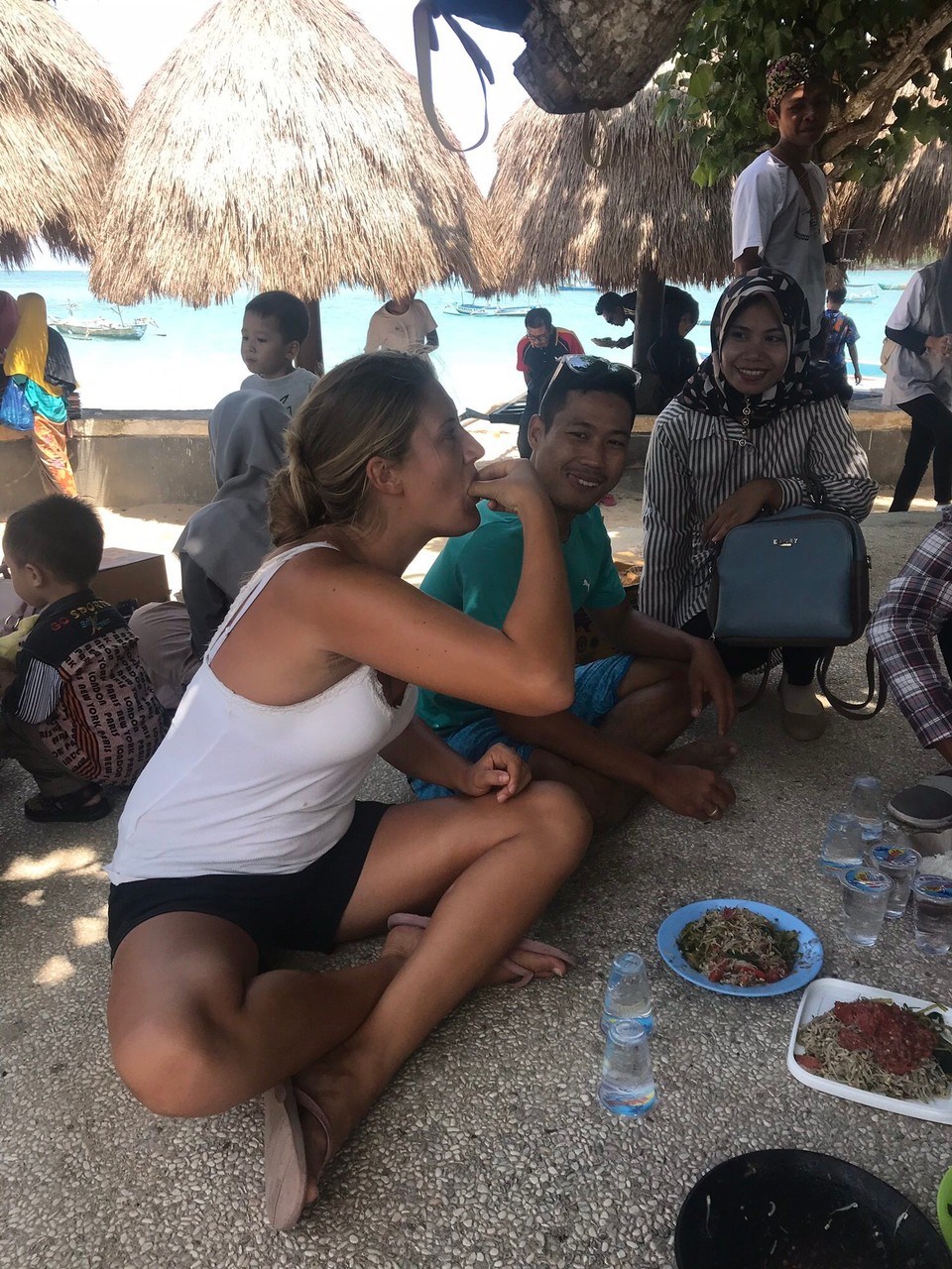 Indonesia - Lombok Tengah - showed me how to eat the traditional food - I liked Palecing 🍲
