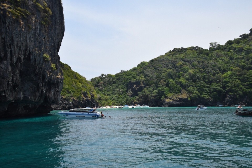 Thailand - Amphoe Mueang Krabi - Erster Stop der Monkey Beach 🐒 auf Ko Phi Phi Don.