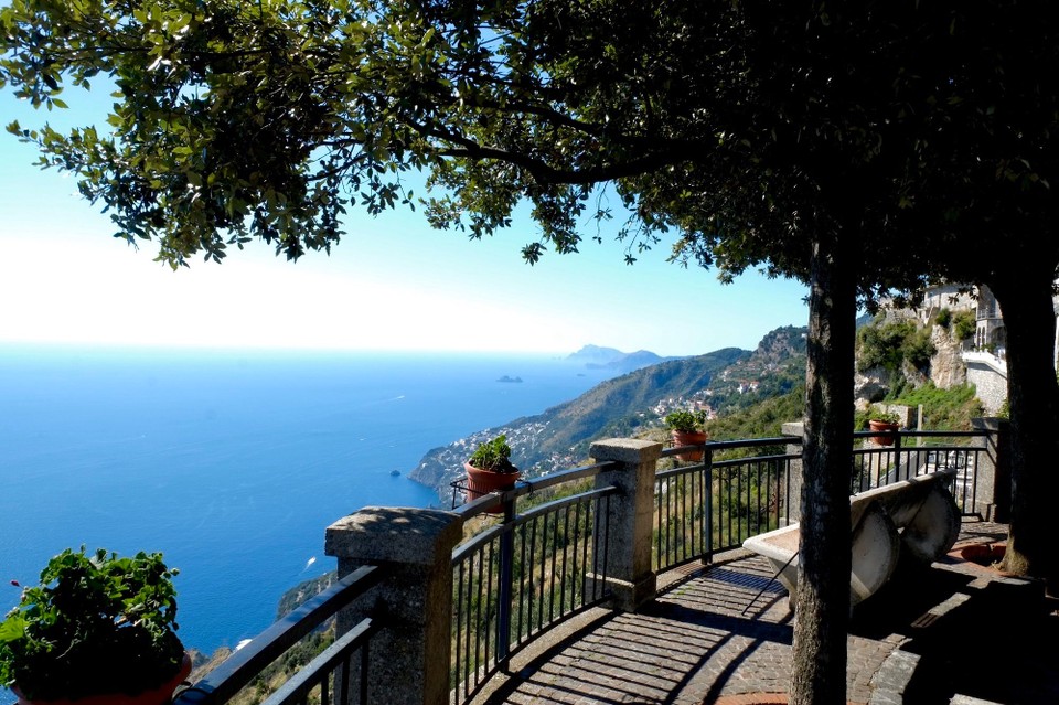 Italien - Agerola - Die kleine Insel im Hintergrund ist Capri. 