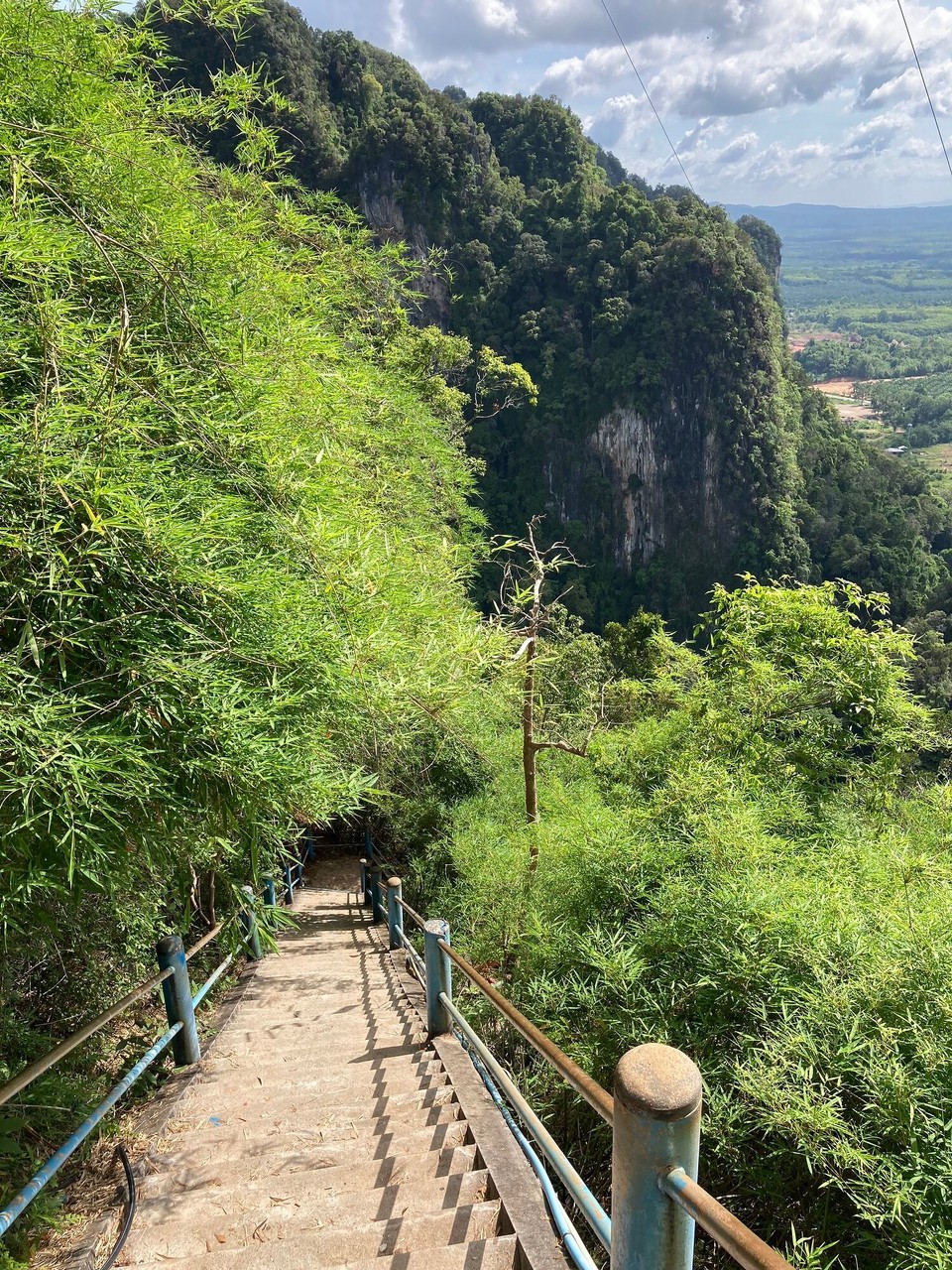 Thailand - Mueang Krabi - Und wieder hinab