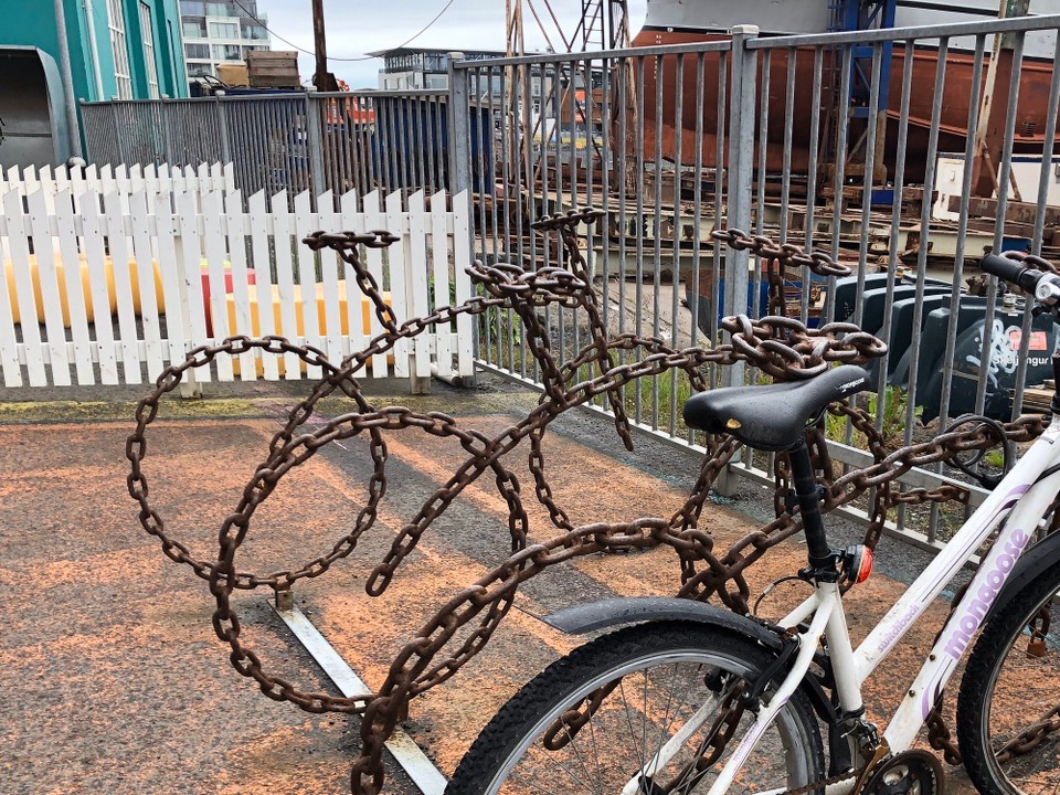 Island - Reykjavík - Nette Fahrradständer...