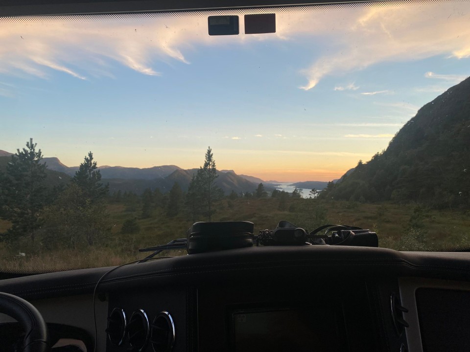 Norwegen - Aure - Und fast perfektem Sonnenuntergang ohne aus dem Wohnmobil auszusteigen. 