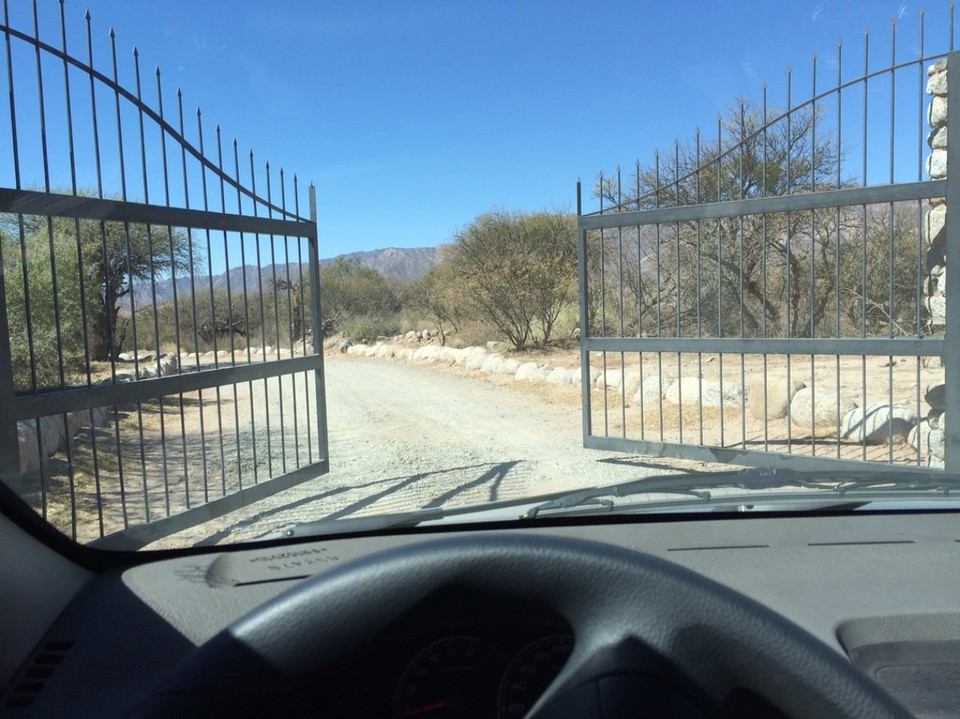 Argentinien - Molinos - Viele viele Kilometer Schotterpiste - und dann wartet so ein Weingut. Mit dem angeblich höchstgelegenen Weinberg der Welt (über 3.000m)