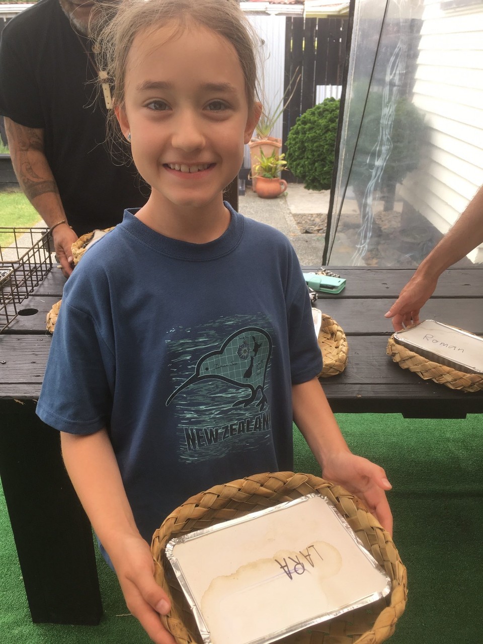 Neuseeland - Raumanga - Danach mussten wir es für 2 Stunden in einen Ofen mit heissen Steinen backen. 