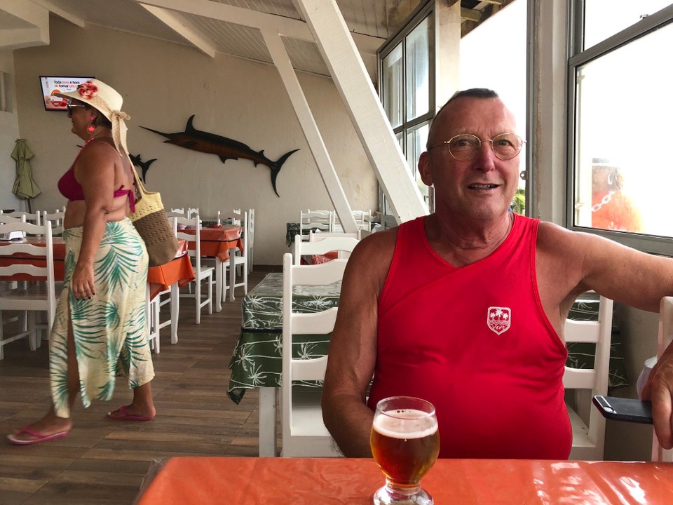 Brasilien - Mata de São João - Essen direkt am Hafen in Arambepe Fisch vom Grill