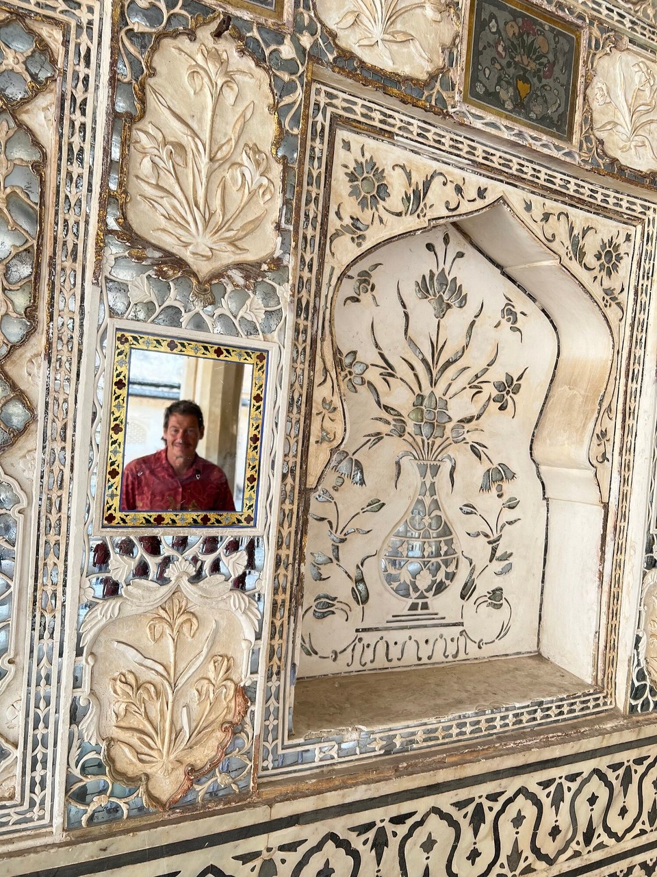 Indien - Jaipur - Schöne Mosaikarbeiten verzeichnen die Wände des Schlafgemaches.