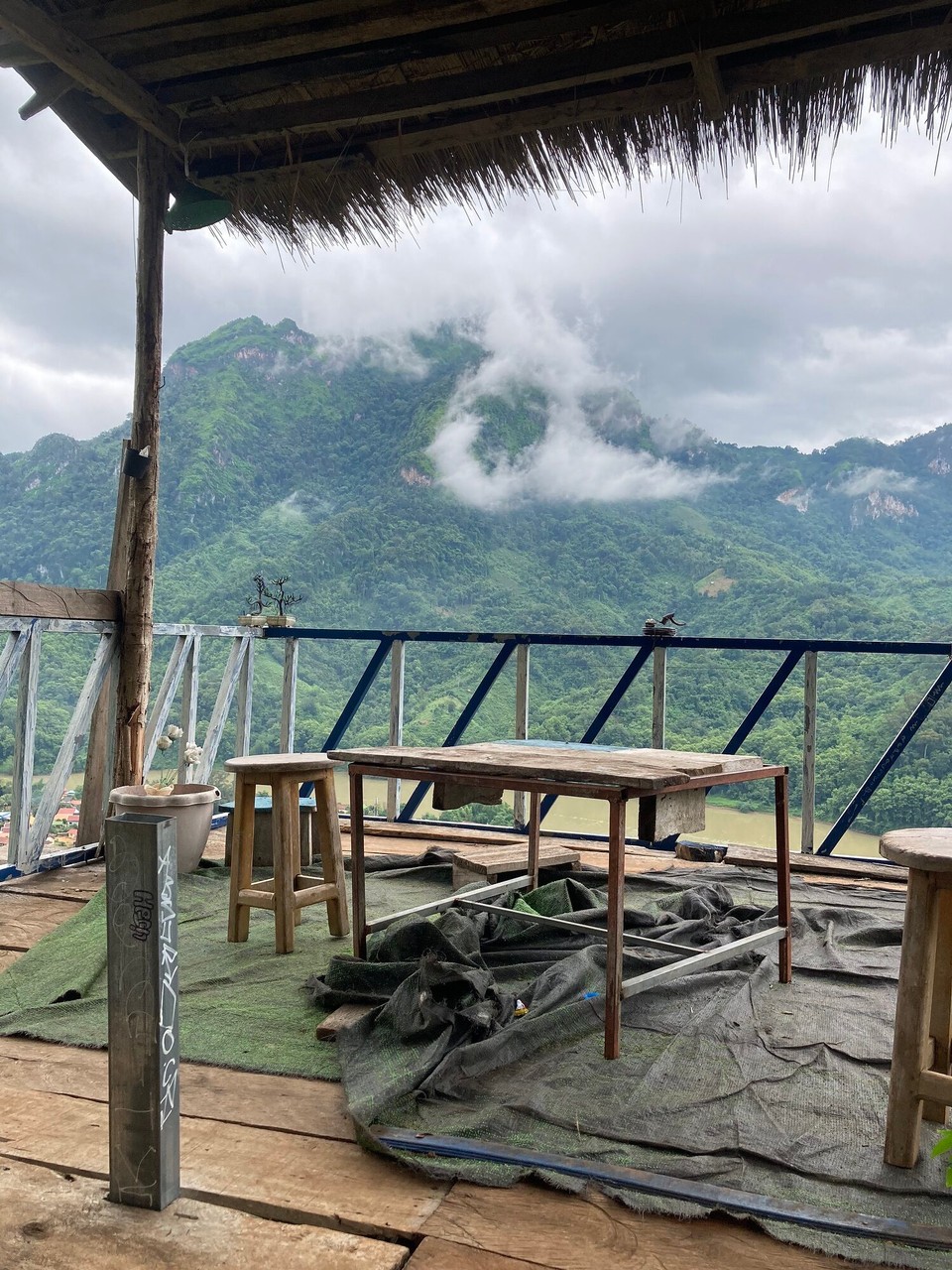 Laos - Ngoi - Erster Viewpoint - Sleeping Lady 1