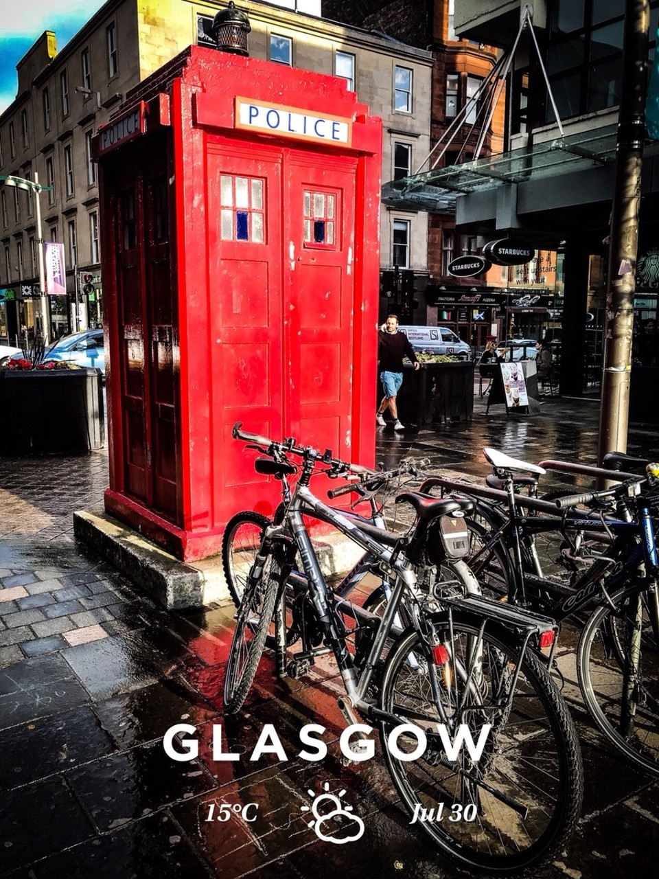 United Kingdom - Glasgow - In Blau käme der gepflegte „Dr. Who“ Fan auf seine Kosten. Vorerst gebe mich auch mit einer roten TARDIS zufrieden....