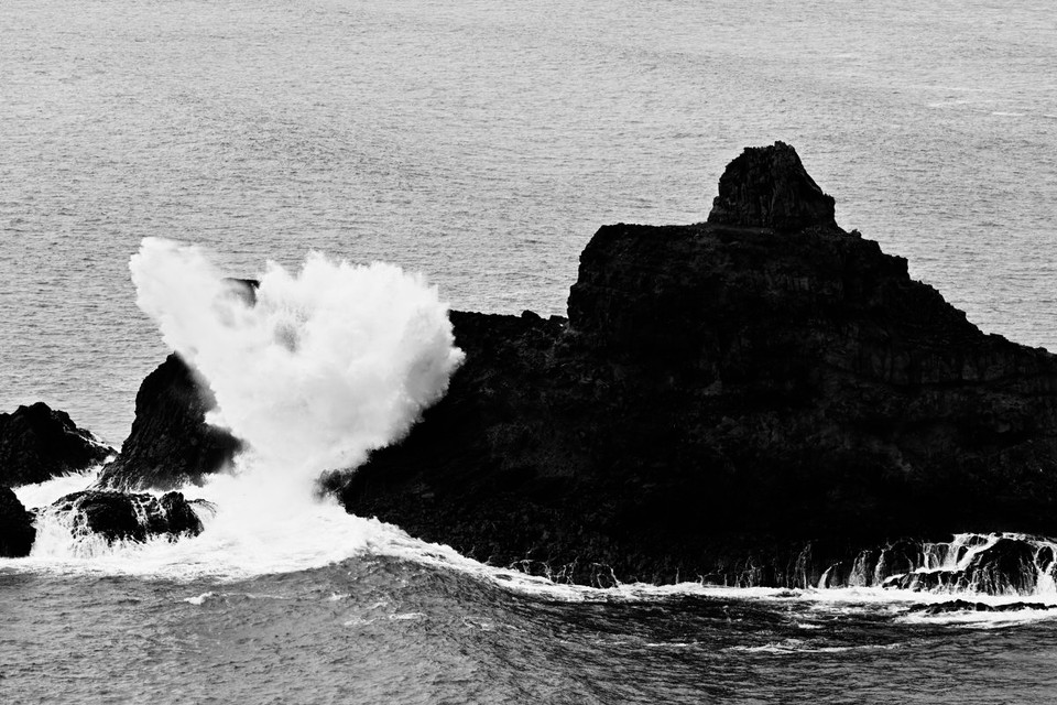 Portugal - Machico - Wenn die Welle kommt.