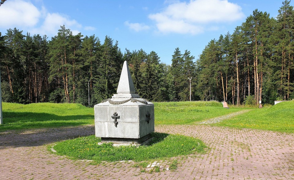 Russia - Yekaterinburg - Memorial to those buried in the mass grave