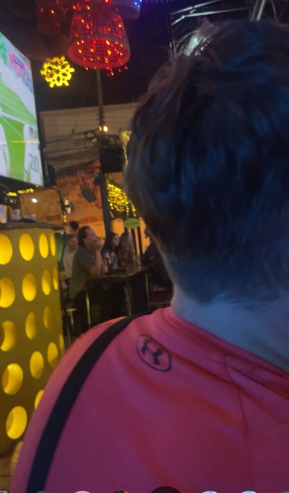 Thailand - Mueang Chiang Mai - I bumped into Reece & Max from Kent who I met on a previous night and chatted with them for a while. Liverpool were playing Man U and we were with several scousers so we watched that. Met Sam from Manny again and we got a tuk tuk home who was playing Johnny cash the whole way😂