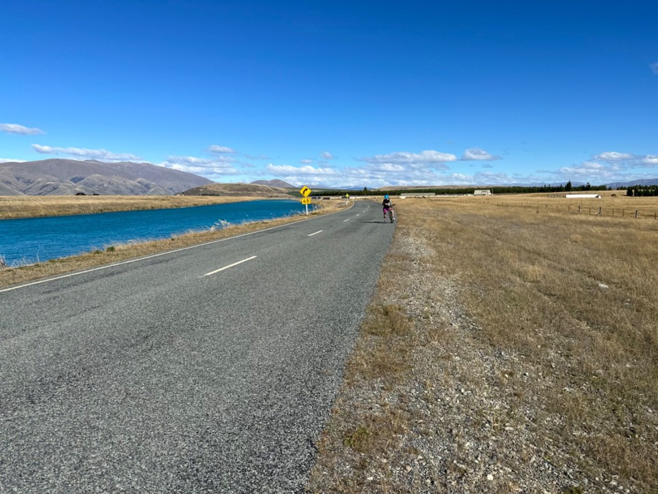 Neuseeland - Twizel - Die Rückfahrt dann auf der Oroginaltoute und um 15Uhr sind wir zurück und geben unsere Bikes ab
