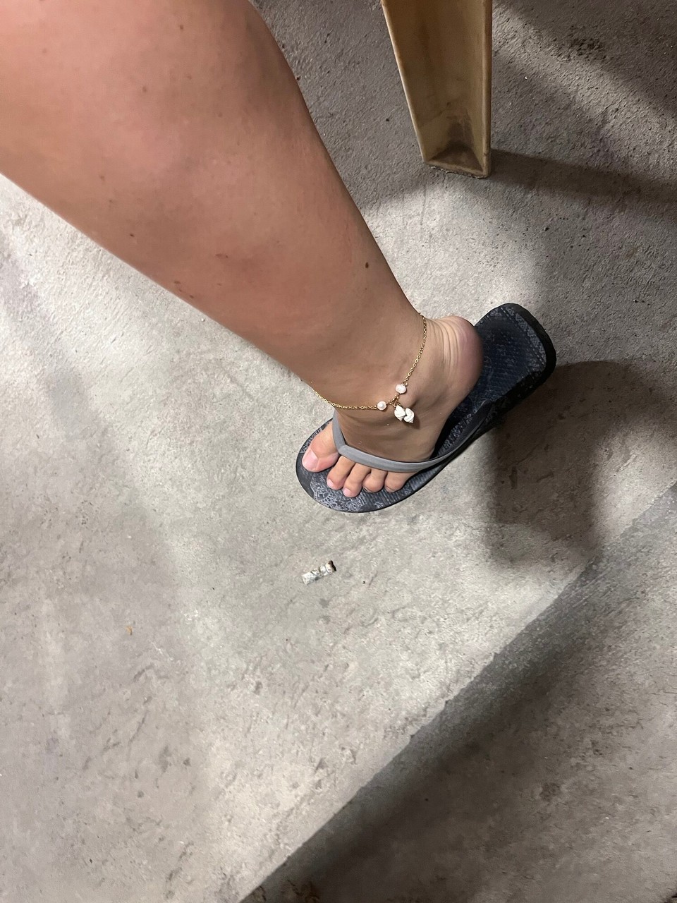 Philippines - Moalboal - Got an ankle made for 9 pound :) it has shells and pearls on it, very fitting as I love the sea/water! 