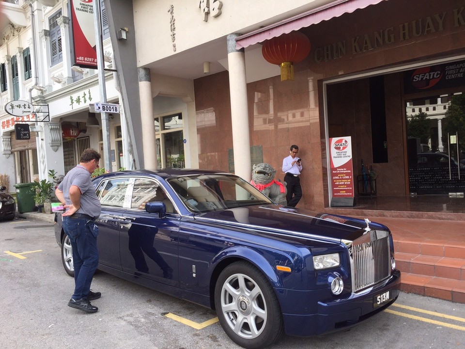 Singapur - Singapur - Wolfgang interessiert sich mehr für Autos