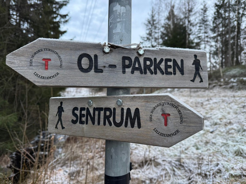 Norwegen - Lillehammer - Zum straighten Wandern sind die Wege ein bisschen zu vereist, schön ist es trotzdem. Frau muss eben nur vorsichtiger laufen. 