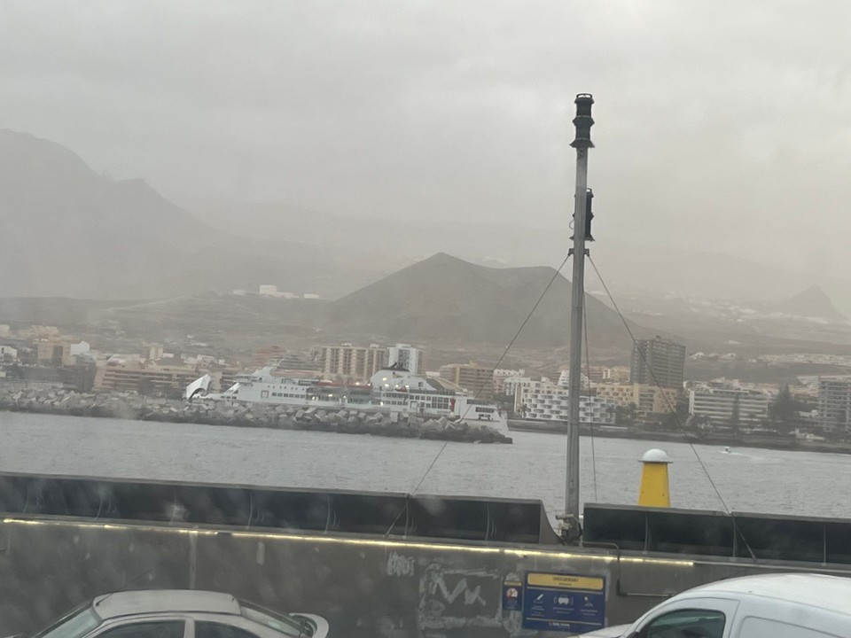 Spanien - Arona - Und wir fahren wieder in den Hafen ein.