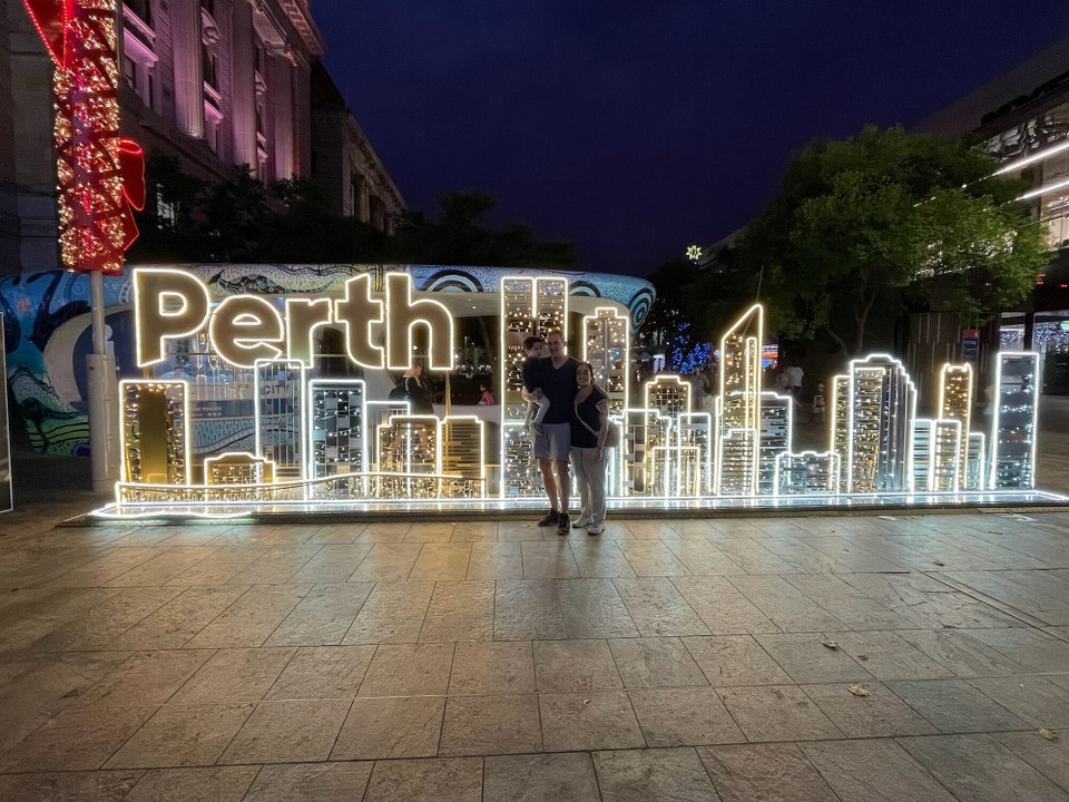 Australien - Perth - Und sind dann noch durch die schön beleuchtete Stadt gegangen.