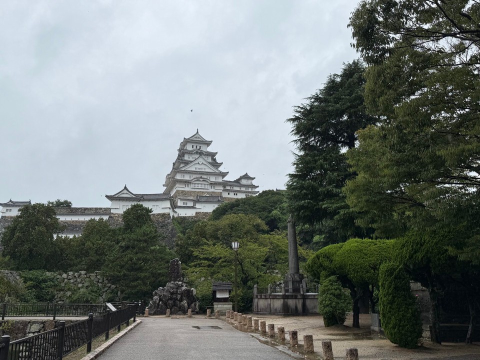 Japan - Kobe - Da ist sie ….   die wiße Burg Himeji