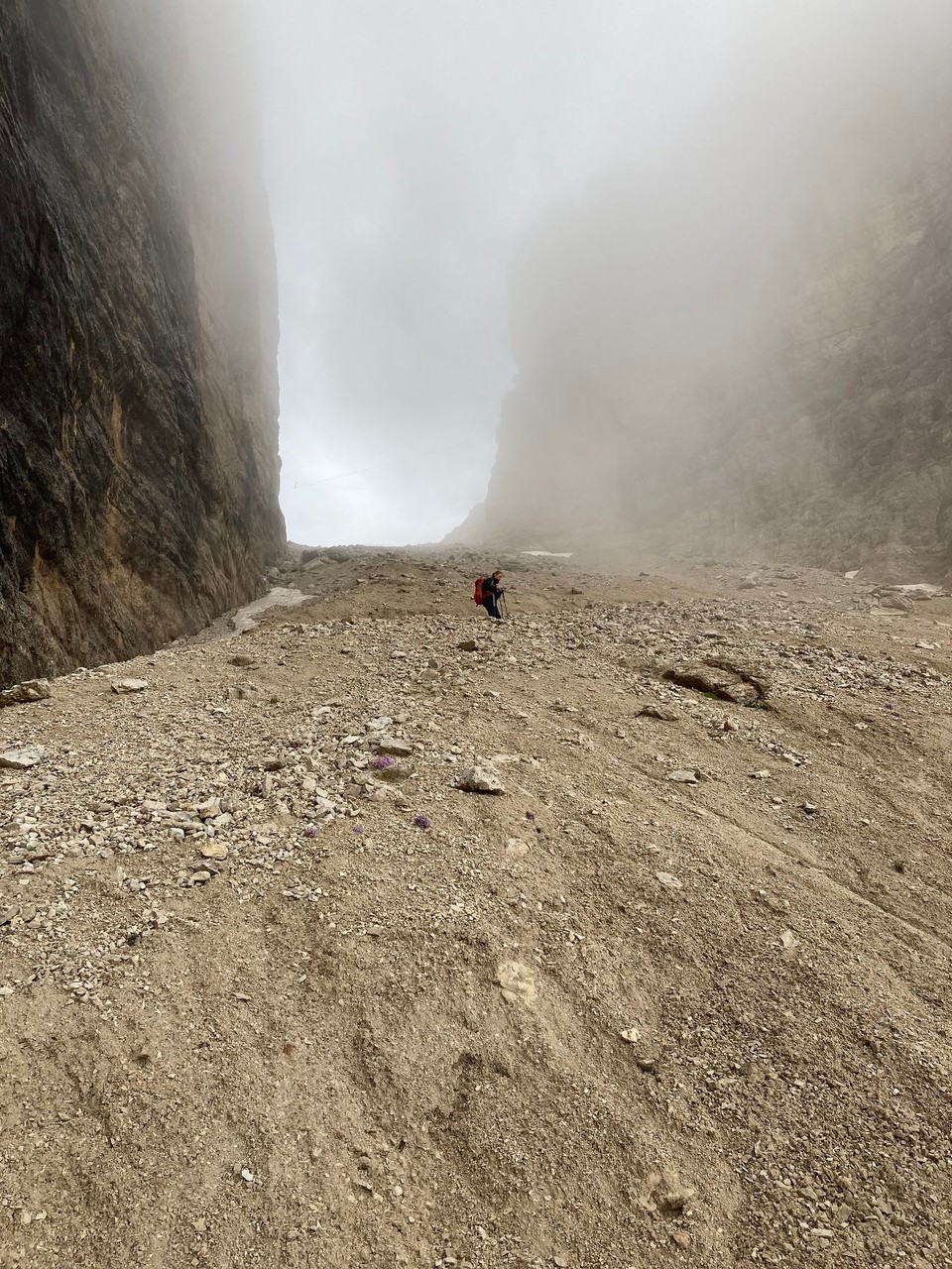Italien - Livinallongo del Col di Lana - Abstieg an der forcella pordoi