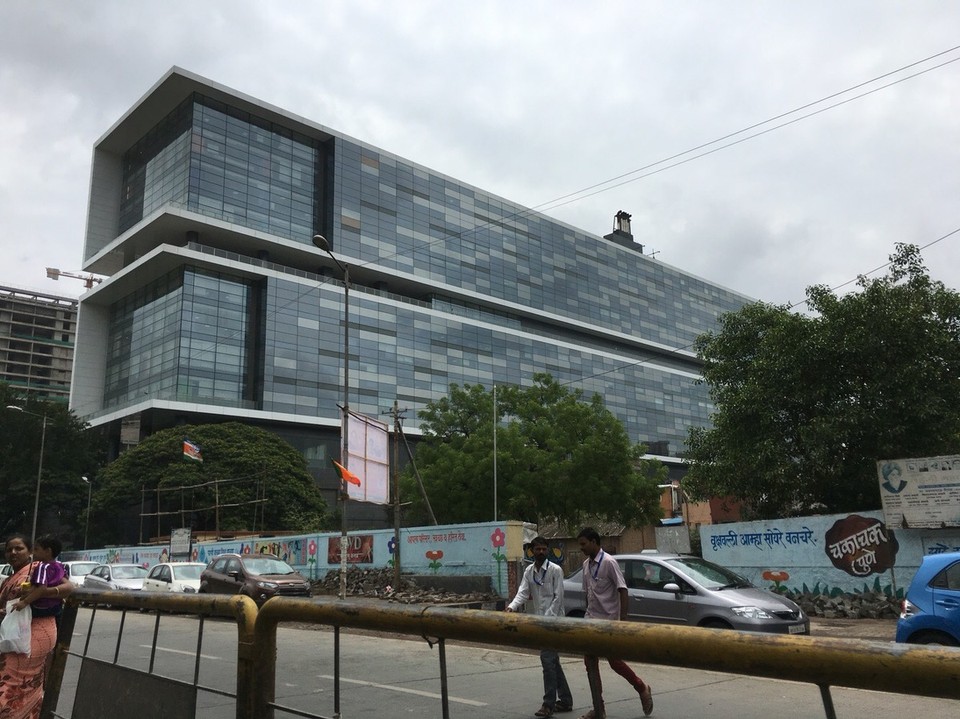 Indien - Pune - In diesem Haus verbringe ich die meiste meiner Zeit um tagsüber für unseren Kunden zu arbeiten. Könnte schlimmer sein.