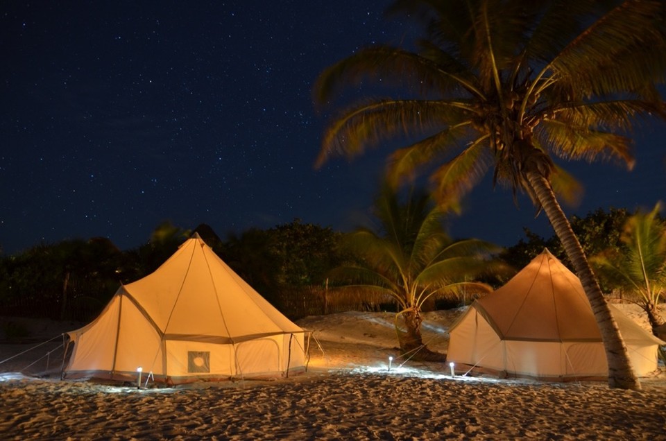 Mexiko - Tulum - Unsere Unterkunft bei Nacht - direkt am Meer und mit Sternenhimmel. Herrlich!