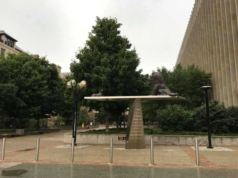 Kanada - Toronto - All should be equal under the law - sheep and lions alike 