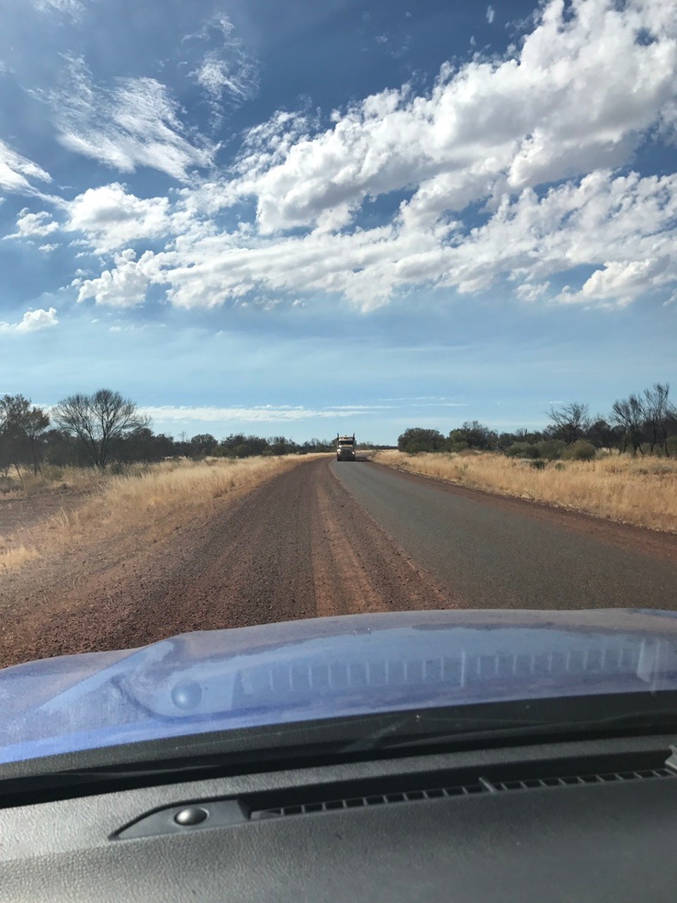 Australia - Plenty Highway - The skinniest road !