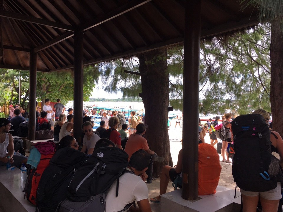 Indonesien - Gianyar - Sehr viele Leute wollen von Gili Trawangan aus mit den Speedbooten auf die umliegenden Inseln