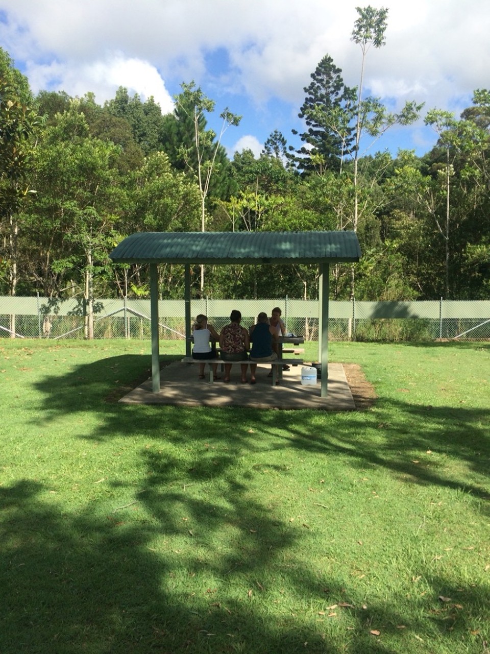 Australien -  - Frühstück mit Maarlen, Max und Lena. Bei uns gab es Müsli mit Obst und Joghurt.