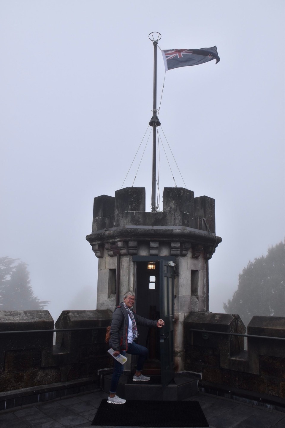 Neuseeland - Dunedin - Haben schon mal den Mast für die neue Flagge vermessen.